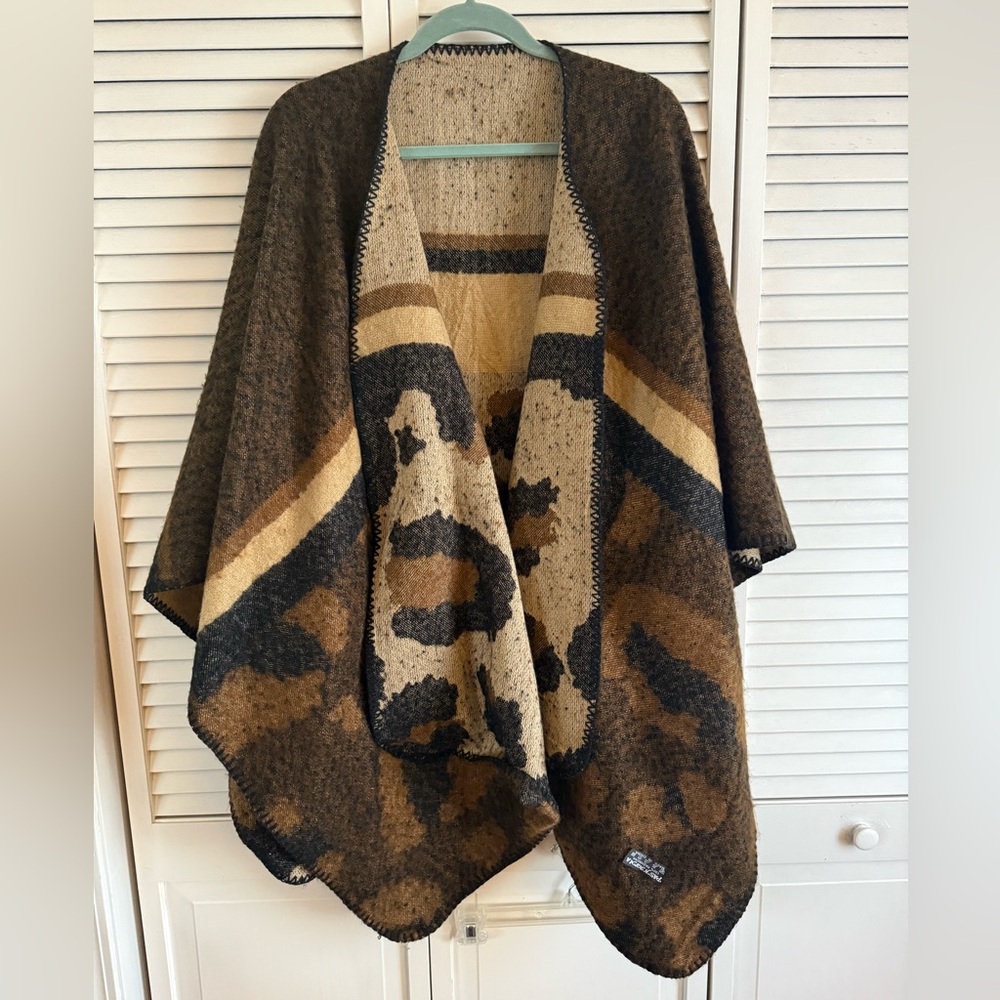 PASHMINA cape brown tan black 
100 percent PASHMINA